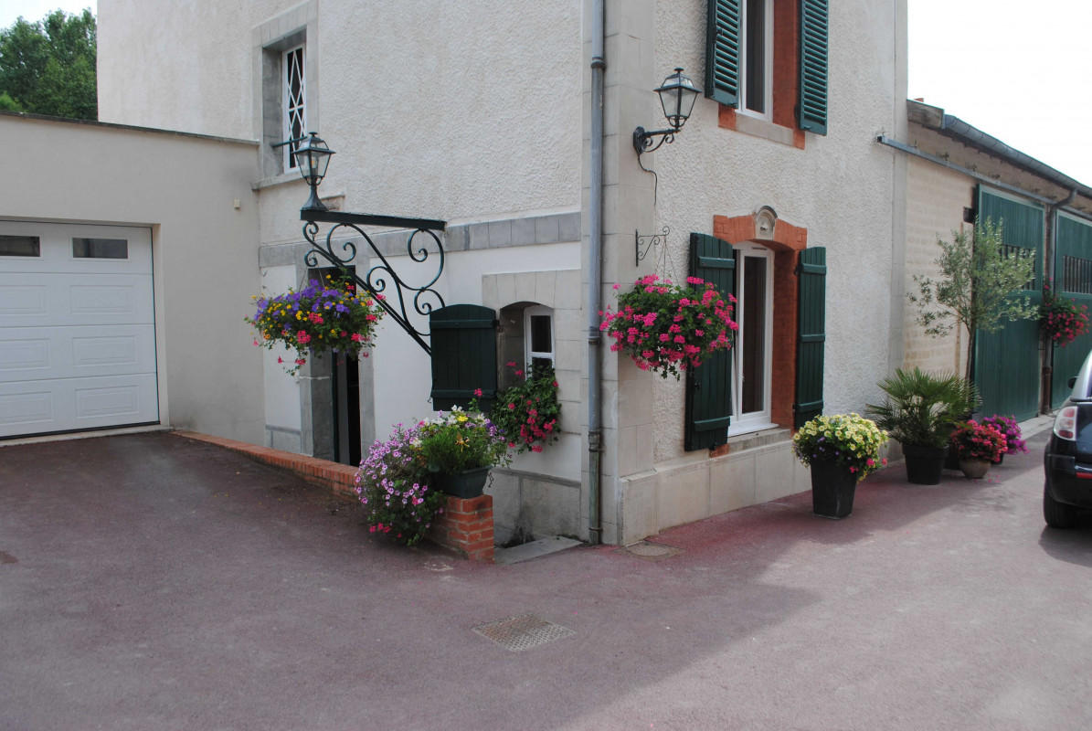 photo 0
