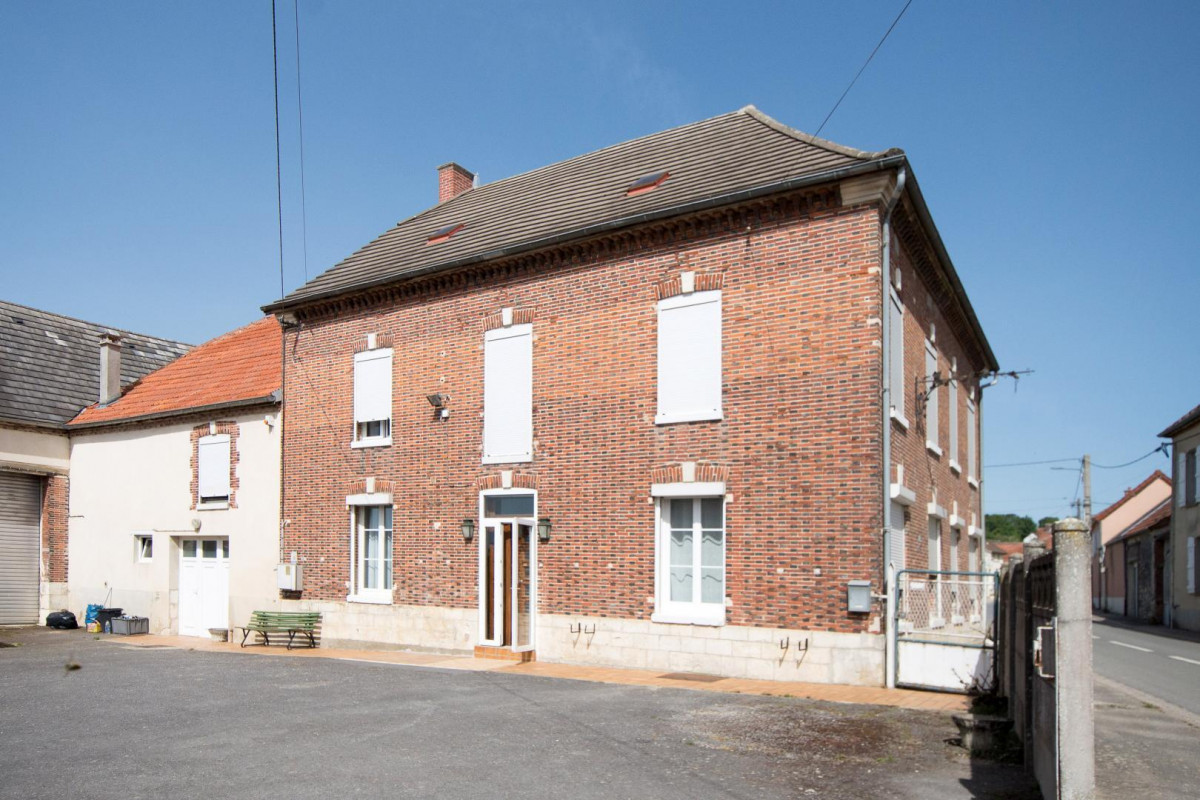 photo 0