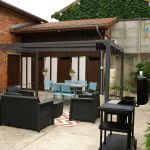 Mobilier ext&eacute;rieur dans cour