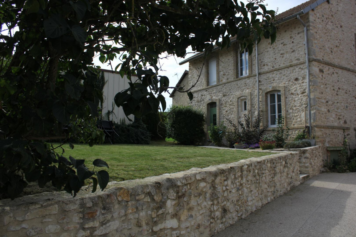 photo 0